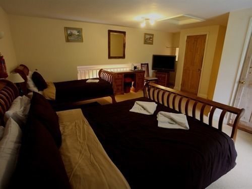 Stable Court Hotel Holt  Bagian luar foto