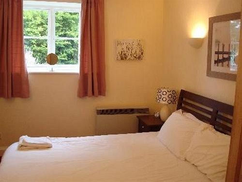 Stable Court Hotel Holt  Bagian luar foto