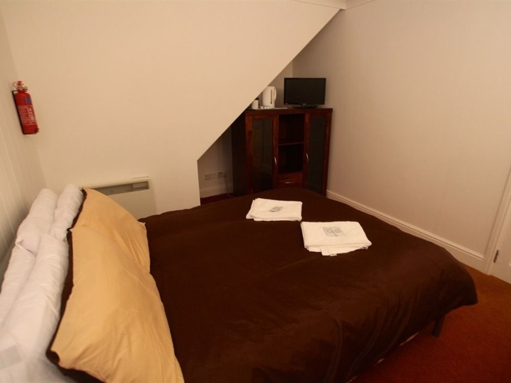 Stable Court Hotel Holt  Bagian luar foto