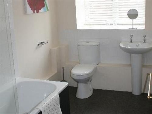 Stable Court Hotel Holt  Bagian luar foto