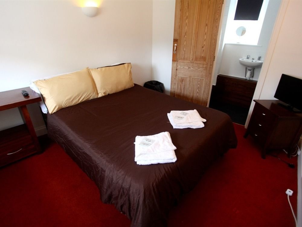 Stable Court Hotel Holt  Bagian luar foto
